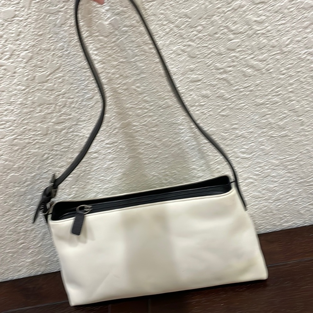 White bag with black handle